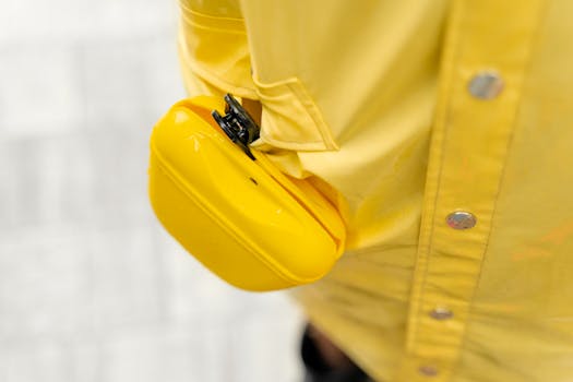 Vojenské Oblečení do Deště: Jak Vybrat a Zůstat Suchý?